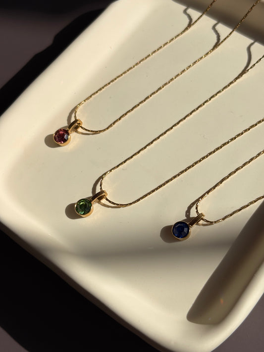 Collar con piedra de mes de nacimiento